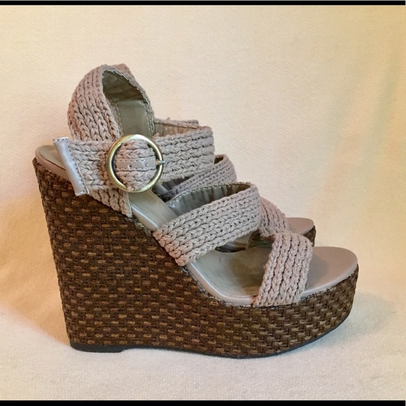 Qupid Platform Wedge Sandals - Picture 2 of 8